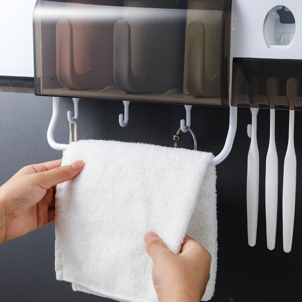 Πρακτικός οργανωτής μπάνιου με κρεμάστρα και λευκό διανομέα οδοντόπαστας