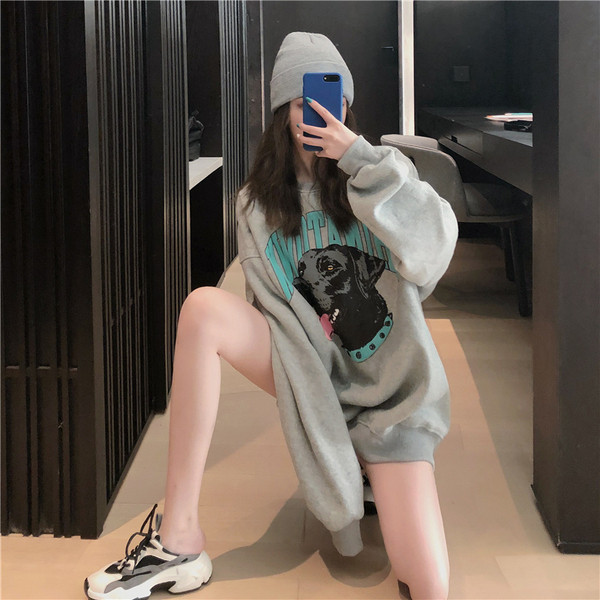 Bluză de damă sport-casual cu aplicație în gri, alb și negru