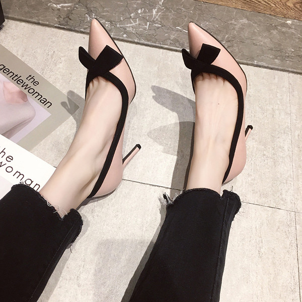 Κομψά γυναικεία παπούτσια με λεπτό τακούνι και κορδέλα σε δύο χρώματα