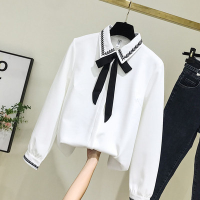 Stílusos női ing klasszikus gallérral, fehér színben