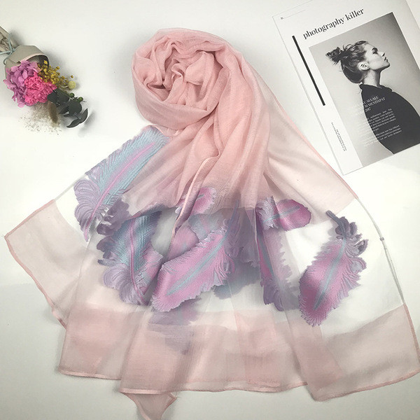 Esarfa de dama moderna cu broderie in mai multe culori