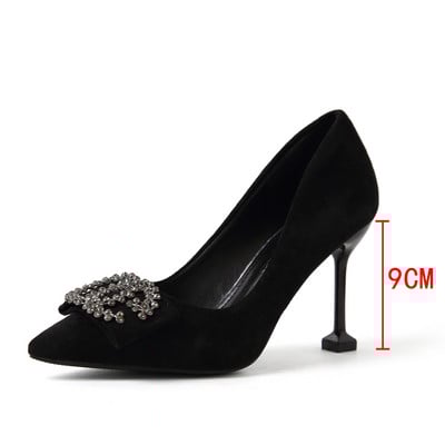 Pantofi moderni de dama model ascutit cu toc subtire si element metalic