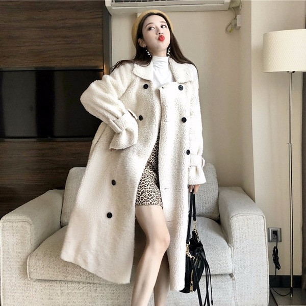 Palton lung de iarnă de damă modern, cu curea și nasturi în alb