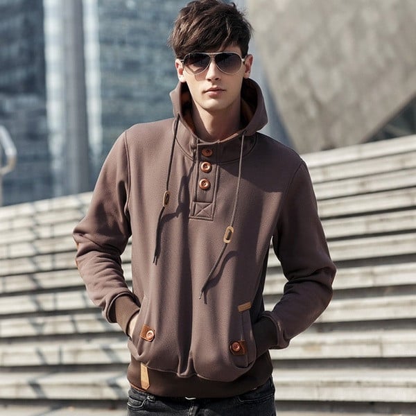 Napi férfi pulóver kapucnival és gombokkal, öt színben