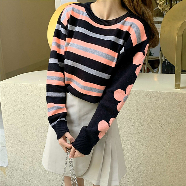 Pulover de dama in dungi model uni