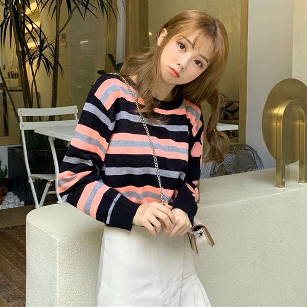 Pulover de dama in dungi model uni