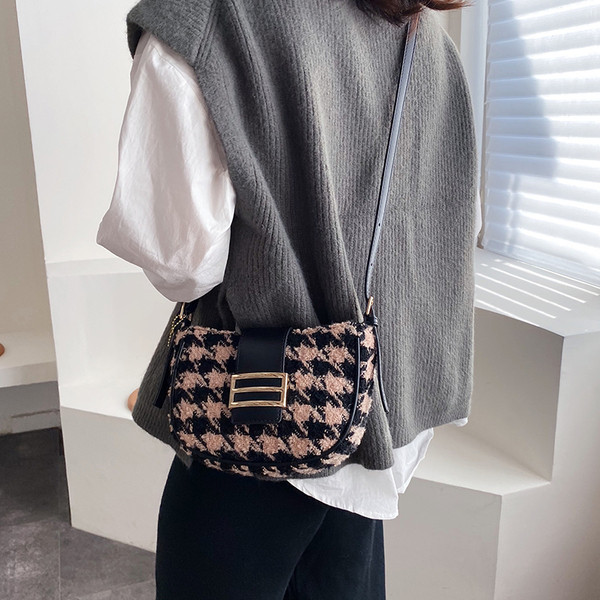 Geanta de dama cu maner lung din piele in patru culori