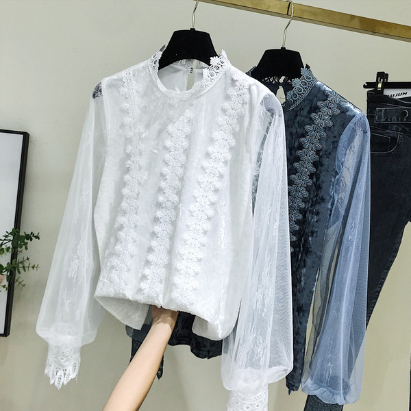 Bluza de dama model nou cu maneci din tul in albastru si alb