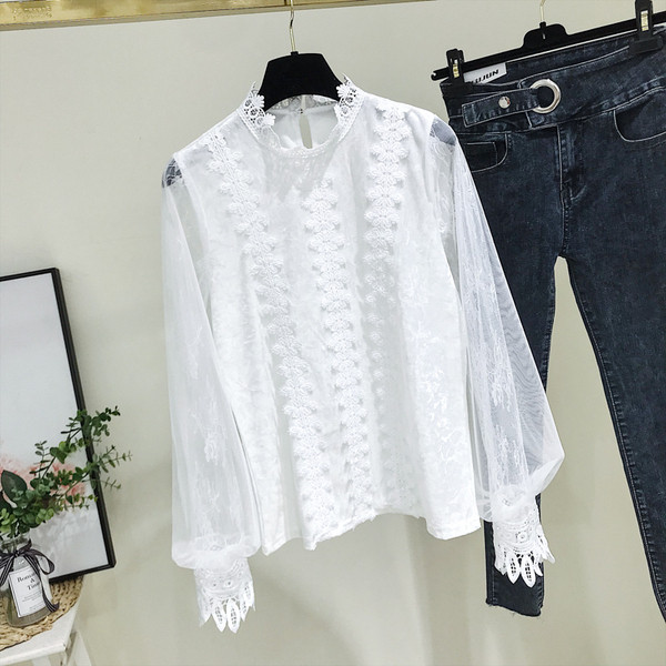 Bluza de dama model nou cu maneci din tul in albastru si alb