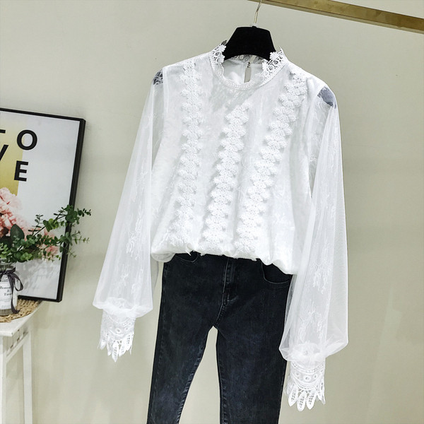 Bluza de dama model nou cu maneci din tul in albastru si alb