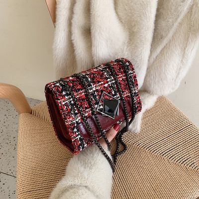 Geanta de dama moderna cu lant in trei culori