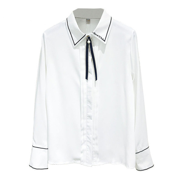 Μοντέρνο γυναικείο πουκάμισο με κλασικό γιακά και κουμπιά σε μπλε και άσπρο χρώμα