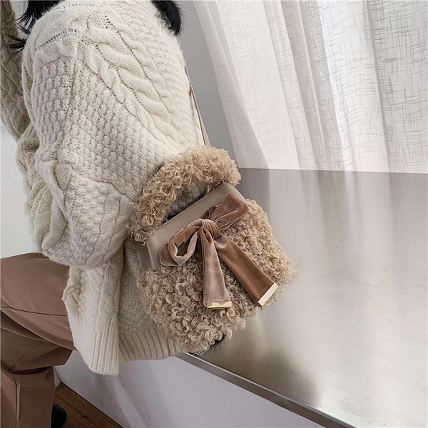 Geantă de puf de damă cu panglică în patru culori