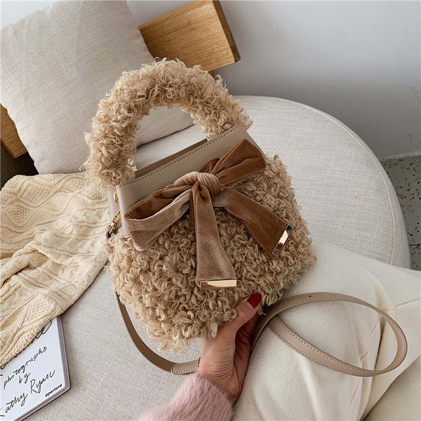 Geantă de puf de damă cu panglică în patru culori