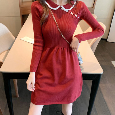 Μοντέρνο γυναικείο φόρεμα σε κόκκινο χρώμα με κολάρο