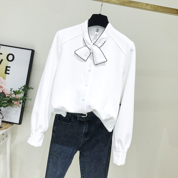 Camasa de dama actuala cu cravate si nasturi in alb si roz