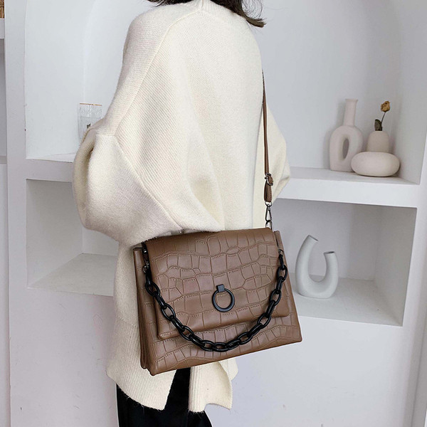 Geanta de dama cu maner lung si lant