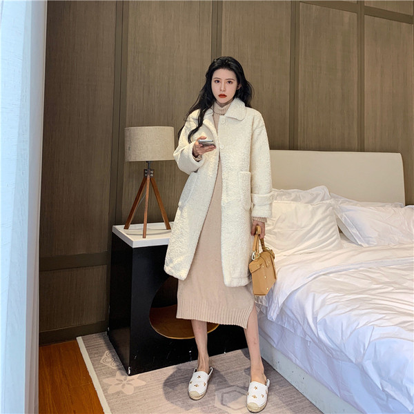 Palton casual de dama cu nasturi si buzunar in bej si alb