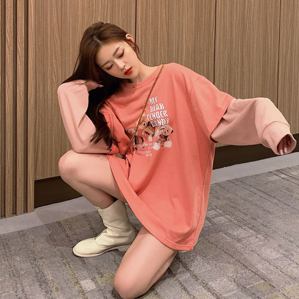 Γυναικεία φαρδιά μπλούζα με ροζ χρώμα με εφαρμογές