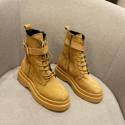 Női téli csizma magas talppal, fekete és bézs színben