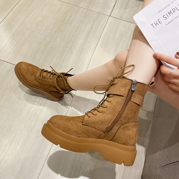 Női téli csizma magas talppal, fekete és bézs színben