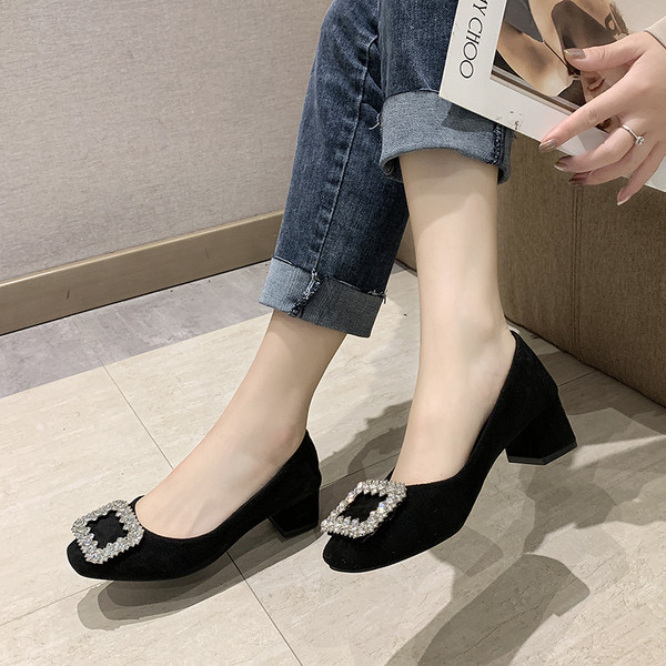 Pantofi moderni de dama cu element metalic