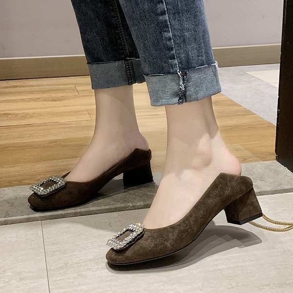 Pantofi moderni de dama cu element metalic