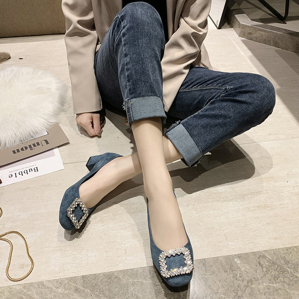 Pantofi moderni de dama cu element metalic