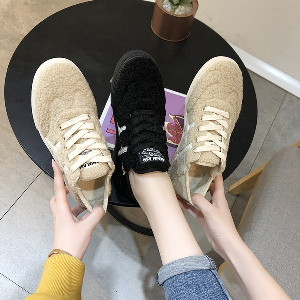 Adidasi de iarna de dama cu sireturi in negru si bej