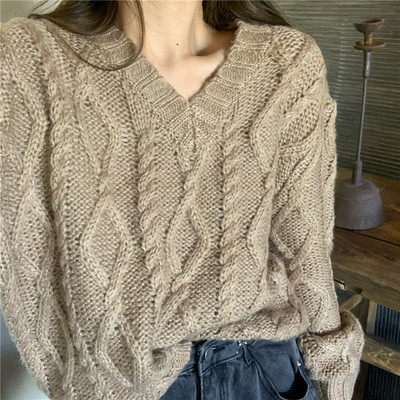 Γυναικείο πουλόβερ με λαιμόκοψη στο ροζ, μπεζ και λευκό χρώμα