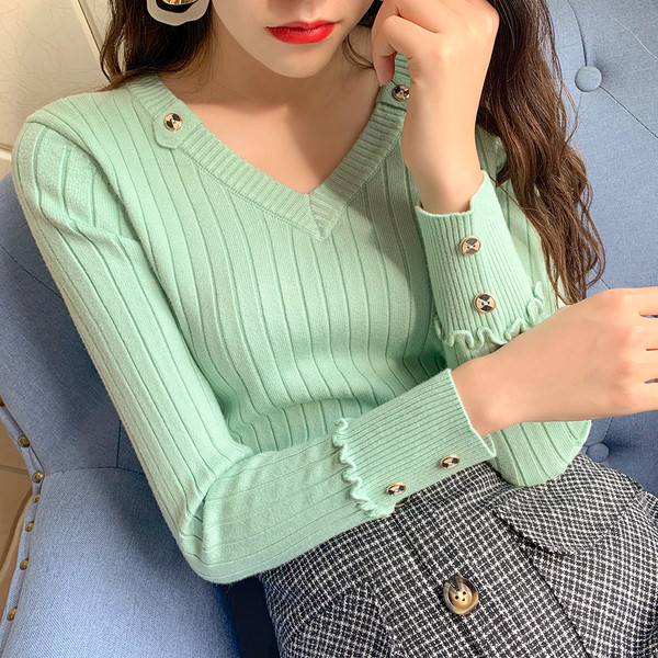 Pulover de dama cu decolteu spitz si nasturi in mai multe culori