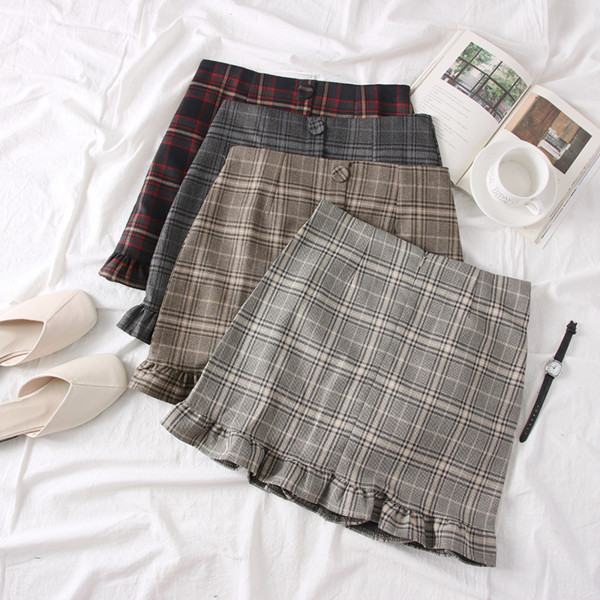 Fusta dama in carouri actuala cu nasturi in gri, maro si visiniu