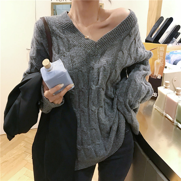 Pulover lat cu decolteu spitz în gri și bej