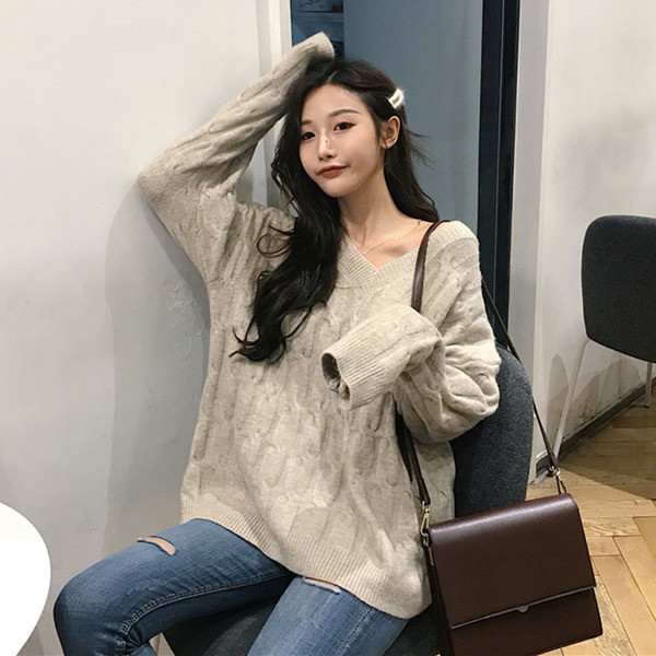 Pulover lat cu decolteu spitz în gri și bej