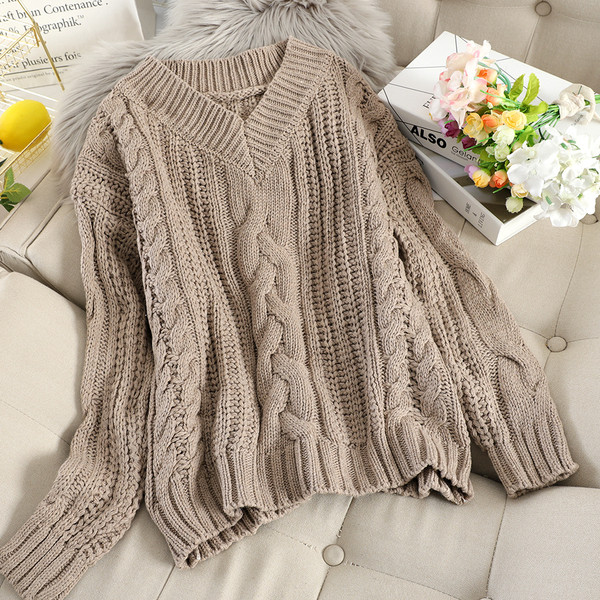 Női kötött pulóver spitz nyakkivágással, több színben