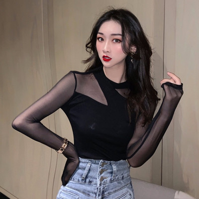 Bluză de damă modernă cu decolteu oval și mâneci din tul de culoare neagră