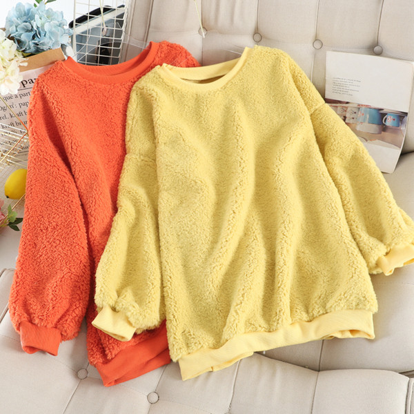 Női pehelypulóver kerek nyakkivágással, több színben