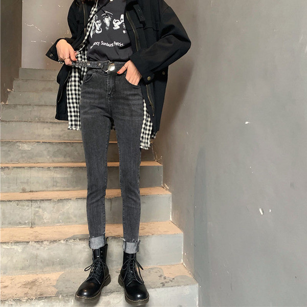 Blugi de damă în formă de albastru și negru, cu talie înaltă