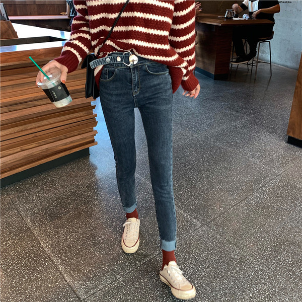 Blugi de damă în formă de albastru și negru, cu talie înaltă