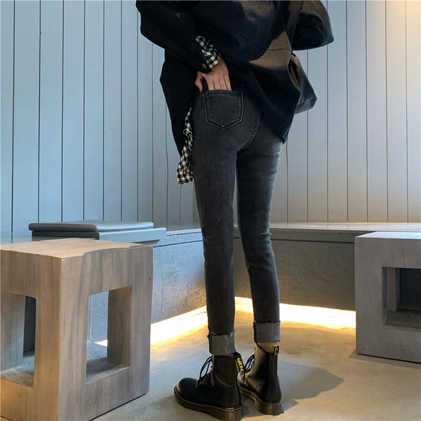 Blugi de damă în formă de albastru și negru, cu talie înaltă