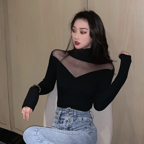 Γυναικέια casual μπλούζα με ψηλό γιακά και τούλι σε μαύρο χρώμα