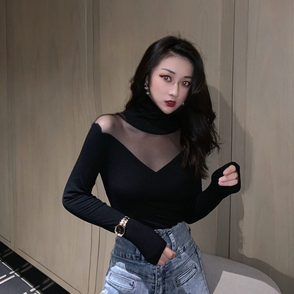 Γυναικέια casual μπλούζα με ψηλό γιακά και τούλι σε μαύρο χρώμα