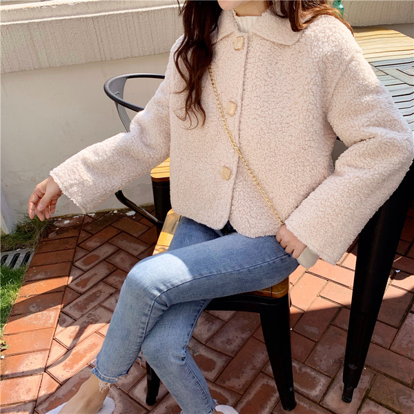 Palton scurt de dama modern cu nasturi de culoare bej