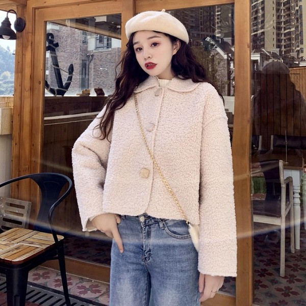 Palton scurt de dama modern cu nasturi de culoare bej