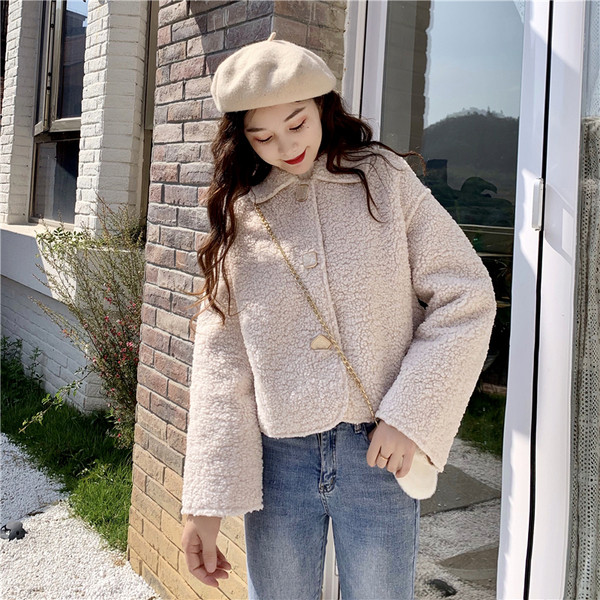 Palton scurt de dama modern cu nasturi de culoare bej