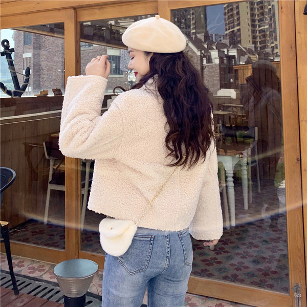 Palton scurt de dama modern cu nasturi de culoare bej