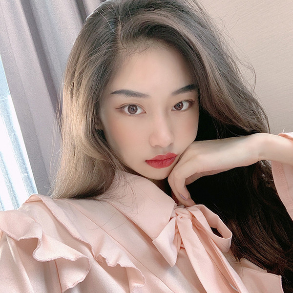 Cămașă modernă de damă cu panglică în culoarea roz