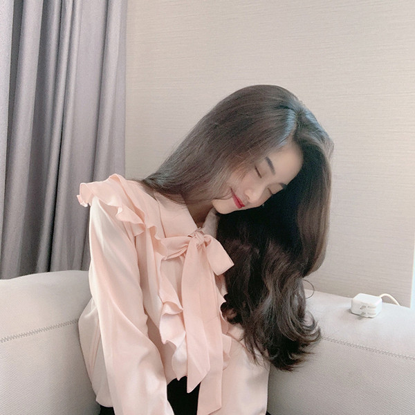 Cămașă modernă de damă cu panglică în culoarea roz