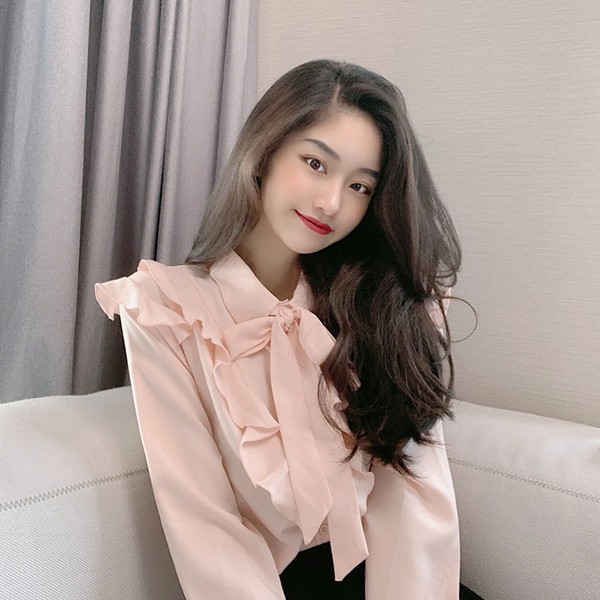 Cămașă modernă de damă cu panglică în culoarea roz