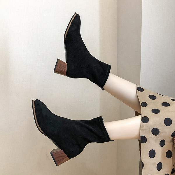 Cizme de dama elegante de culoare neagra cu toc gros din piele intoarsa ecologica